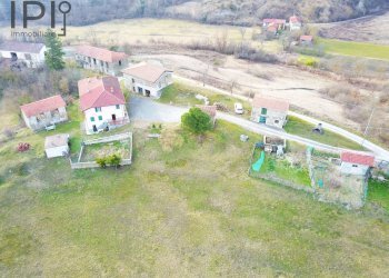 vista proprietà dal drone - Rustic frazione roboaro, Pareto - photo 6