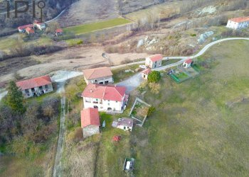 vista proprietà dal drone - Rustic frazione roboaro, Pareto - photo 7