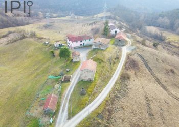 vista proprietà dal drone - Rustic frazione roboaro, Pareto - photo 8