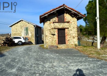 fabbricao in pietra - Rustic frazione roboaro, Pareto - photo 19