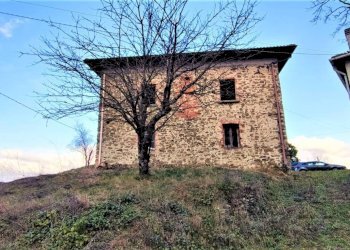 fabbricao in pietra - Rustic frazione roboaro, Pareto - photo 23