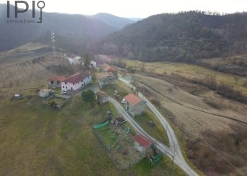 vista proprietà dal drone - Rustic frazione roboaro, Pareto - photo 91