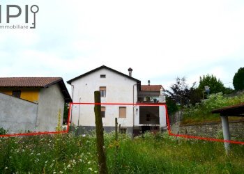 parte abitativa sulfianco piano sopraeklevato e piano terra garage e terreno - Appartamento via borgo stazione, Mombaldone - foto 2