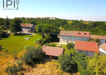 Foto 1 - Rustic strada vaglio serra
 
258, Vaglio Serra - photo 1