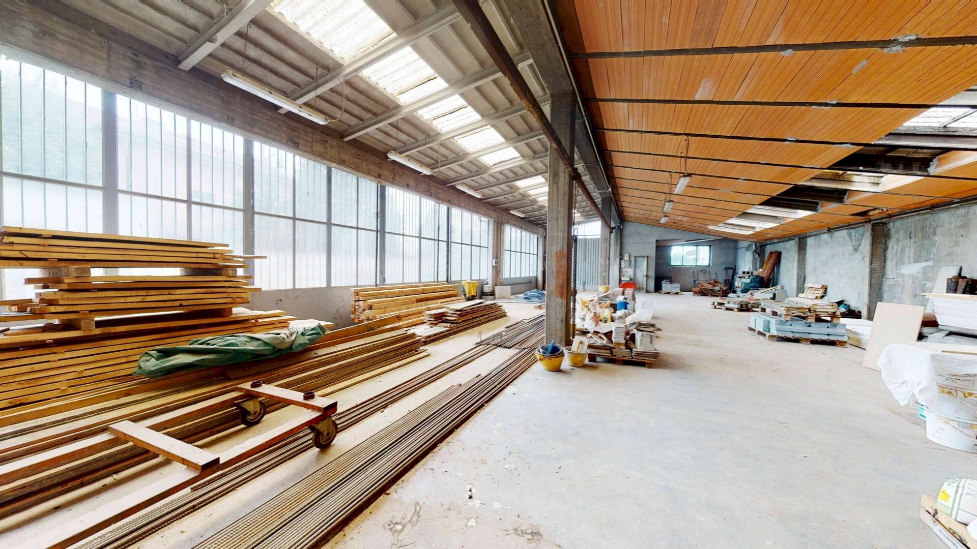 Foto 1 - Shed Via Giulio Cesare, Venegono Superiore - photo 1