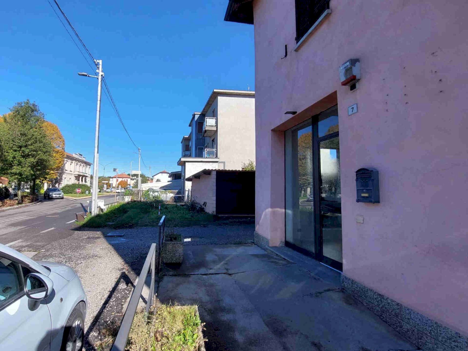 Foto 2 - Locale Commerciale via giulio cesare, Venegono Superiore - foto 2