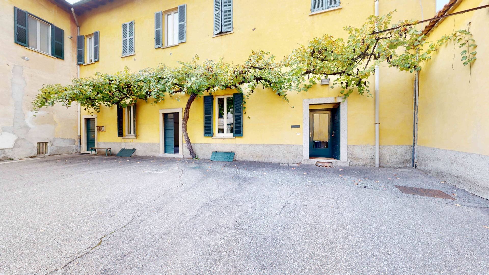 Foto 1 - Negozio Via crosti, Tradate - foto 1