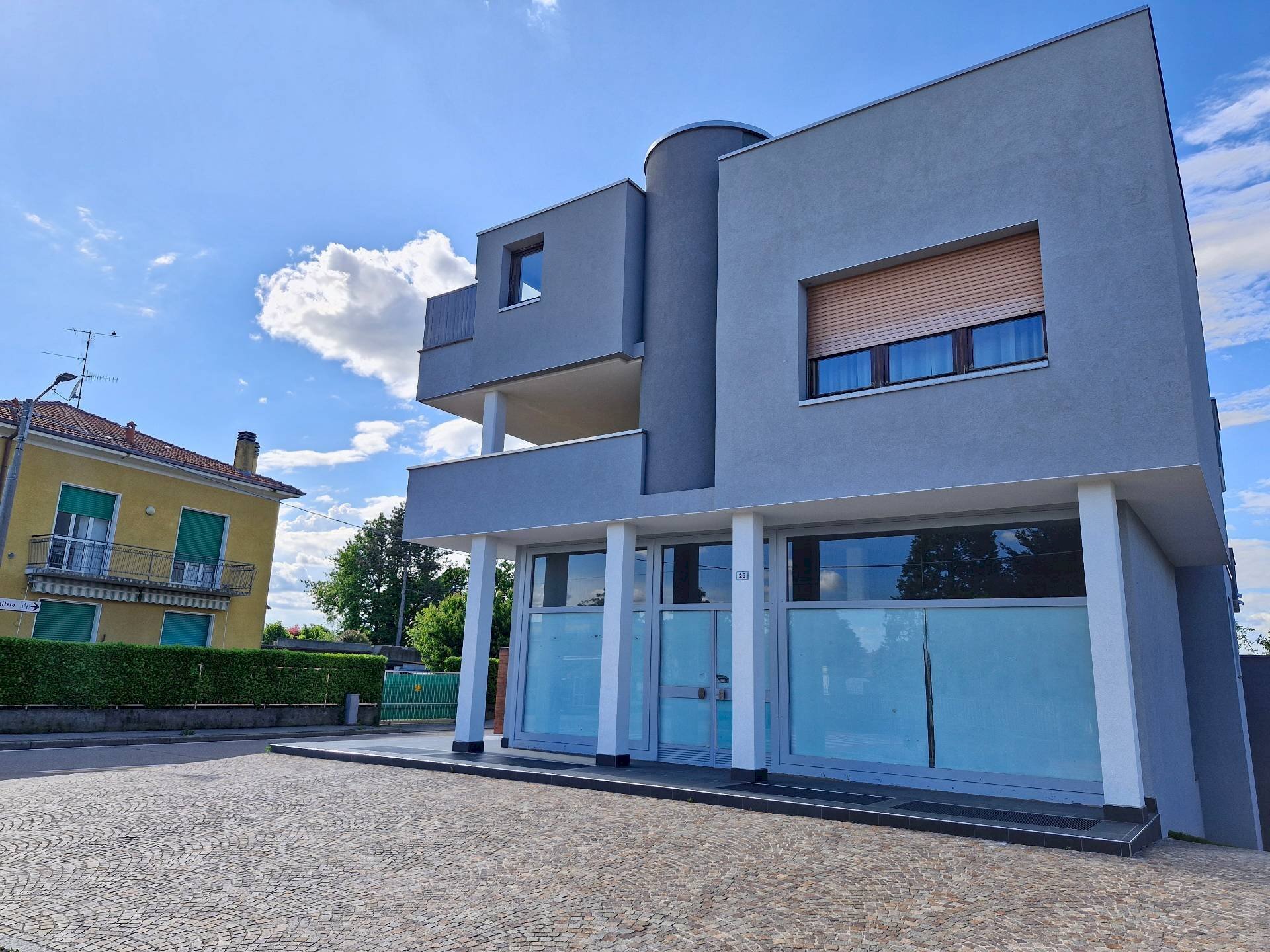 Foto 1 - Locale Commerciale via piave, Lonate Ceppino - foto 1