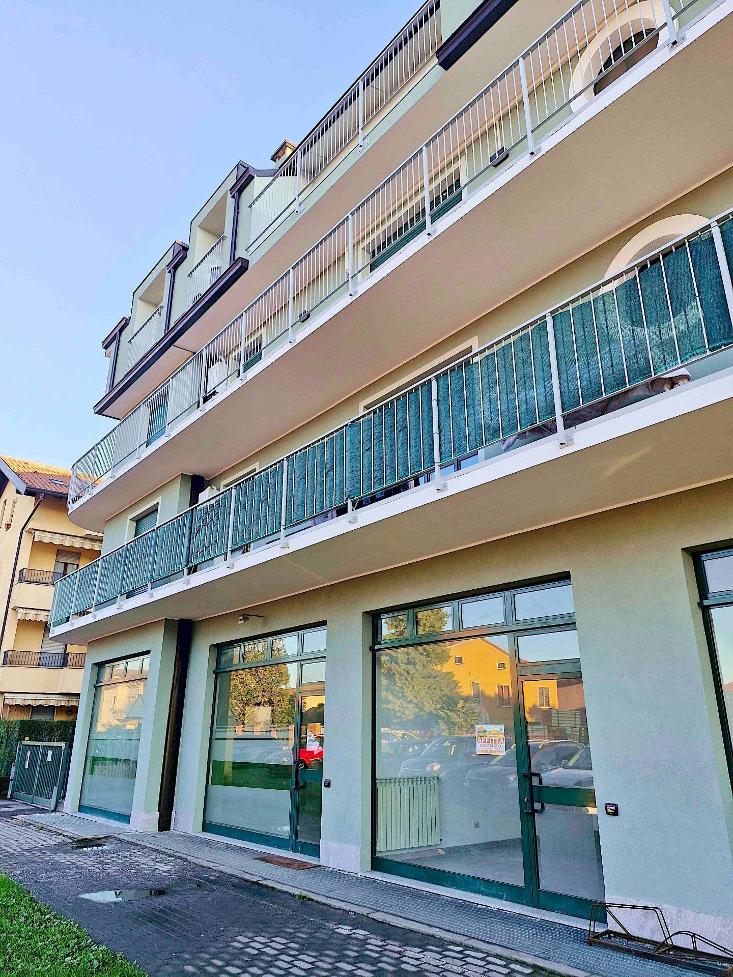 Foto 1 - Locale Commerciale via sanzio, Fagnano Olona - foto 1