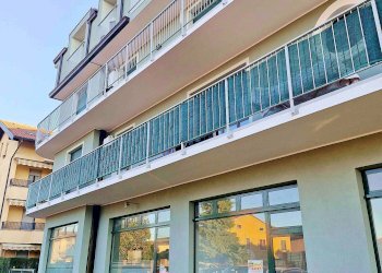 Foto 1 - Locale Commerciale via sanzio, Fagnano Olona - foto 1