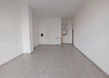 Foto 3 - Locale Commerciale via sanzio, Fagnano Olona - foto 3