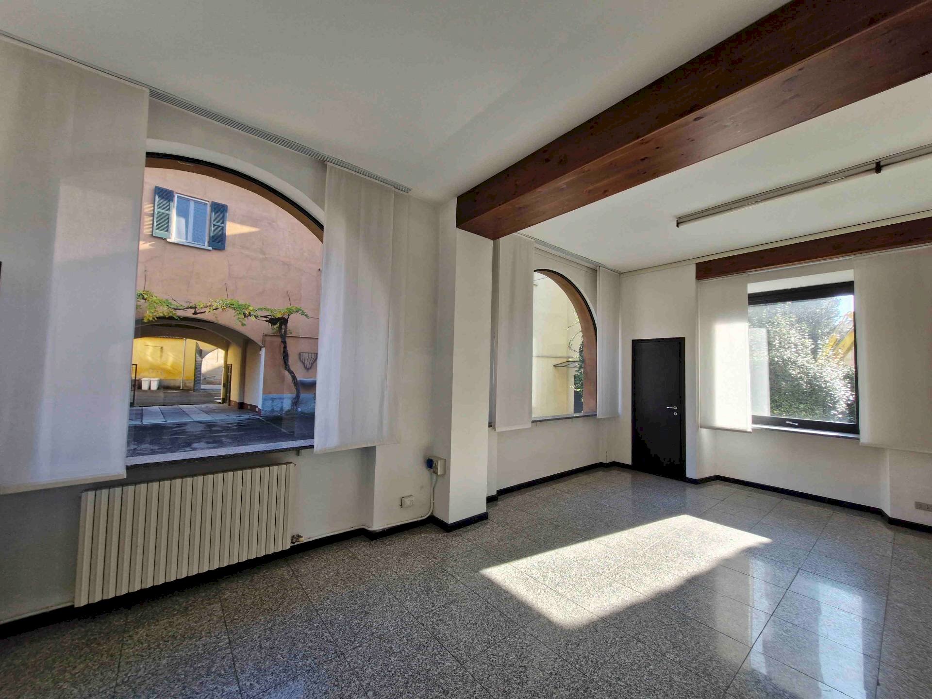 Foto 2 - Negozio Via crosti, Tradate - foto 2