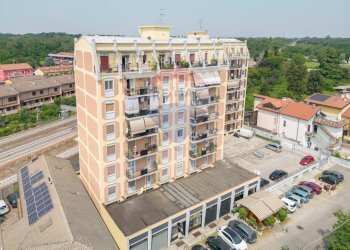 Edificio all\'aperto - Box VIA SAN PIETRO
 
5, Bollate - foto 2