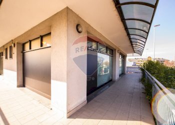 Terrazza - Negozio Via Rodari
 
14, Trezzano Rosa - foto 15