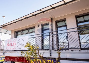 Edificio all\'aperto - Negozio Via Rodari
 
14, Trezzano Rosa - foto 16