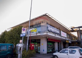 Edificio all\'aperto - Negozio Via Rodari
 
14, Trezzano Rosa - foto 17