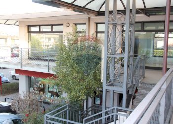 Edificio all\'aperto - Negozio Via Rodari
 
14, Trezzano Rosa - foto 19