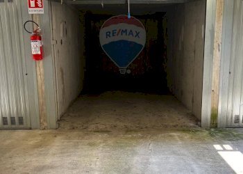 Parcheggio - Box Via Stradivari
 
7, Limbiate - foto 17