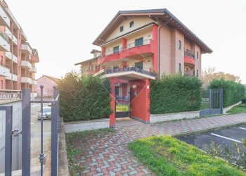 Casa all\'aperto - Box Via Stradivari
 
7, Limbiate - foto 1