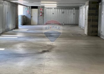 Parcheggio - Box Via Stradivari
 
7, Limbiate - foto 5