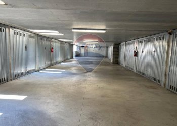 Parcheggio - Box Via Stradivari
 
7, Limbiate - foto 6