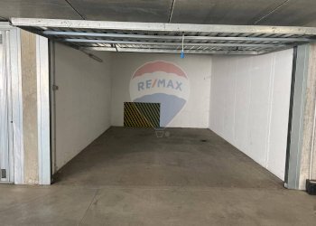 Parcheggio - Box Via Stradivari
 
7, Limbiate - foto 8