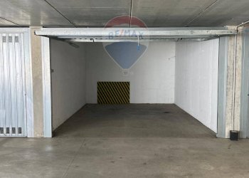 Parcheggio - Box Via Stradivari
 
7, Limbiate - foto 9