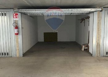 Parcheggio - Box Via Stradivari
 
7, Limbiate - foto 10