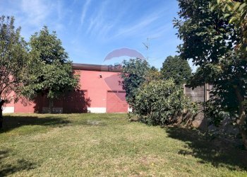 Giardino - Casa indipendente via Soria Vecchia
 
13, Ozzero - foto 6