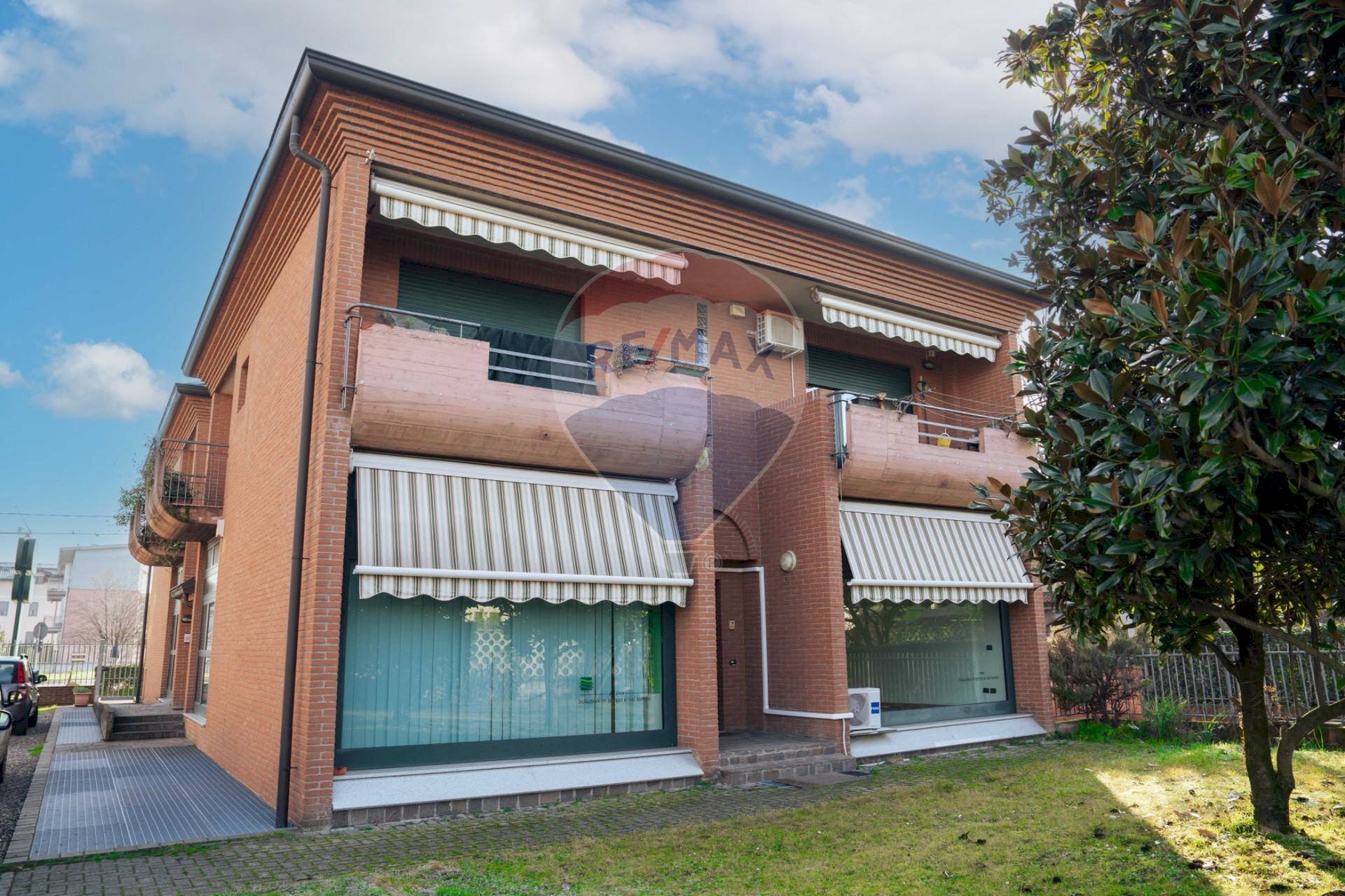 Casa all\'aperto - Office via Rho
 
56, Lainate - photo 1