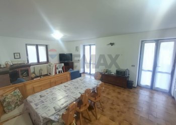 Sala da pranzo - Trilocale via Costaiolo
 
10, Selvino - foto 6