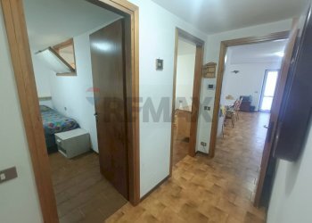 Hall / corridoio - Trilocale via Costaiolo
 
10, Selvino - foto 14