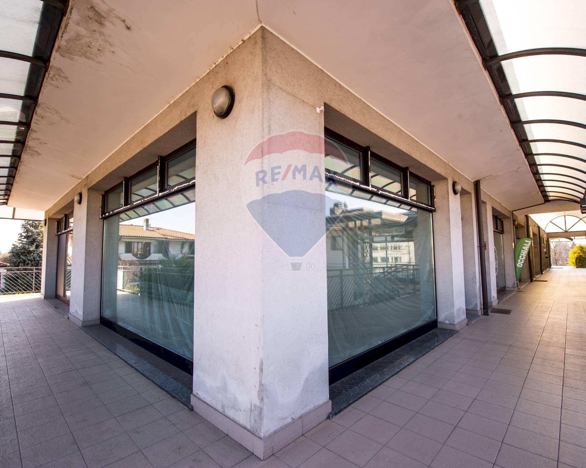 Terrazza - Commercial Premises Via Rodari
 
14, Trezzano Rosa - photo 3