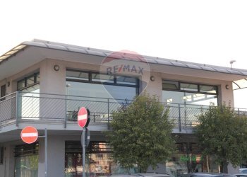 Edificio all\'aperto - Locale Commerciale Via Rodari
 
14, Trezzano Rosa - foto 2