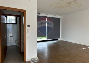 Stanza vuota - Locale Commerciale Via Rodari
 
14, Trezzano Rosa - foto 11