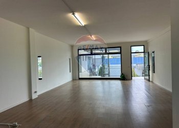 Stanza vuota - Locale Commerciale Via Rodari
 
14, Trezzano Rosa - foto 12