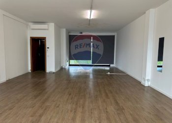 Stanza vuota - Locale Commerciale Via Rodari
 
14, Trezzano Rosa - foto 13