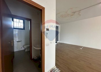 Stanza vuota - Locale Commerciale Via Rodari
 
14, Trezzano Rosa - foto 14