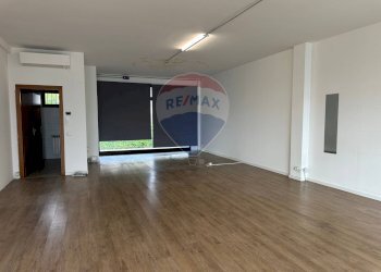 Stanza vuota - Locale Commerciale Via Rodari
 
14, Trezzano Rosa - foto 16