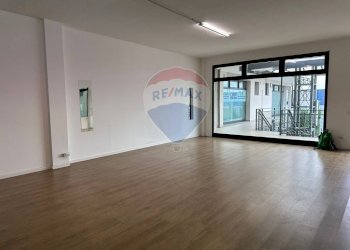 Stanza vuota - Locale Commerciale Via Rodari
 
14, Trezzano Rosa - foto 17