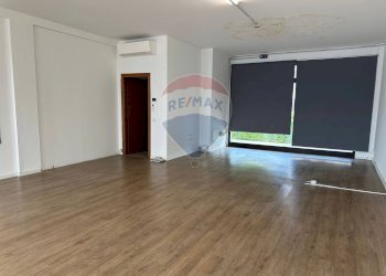 Stanza vuota - Locale Commerciale Via Rodari
 
14, Trezzano Rosa - foto 20