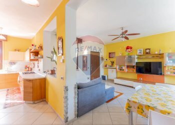 Sala da pranzo - Casa semi indipendente Via Montello
 
21, Fagnano Olona - foto 25