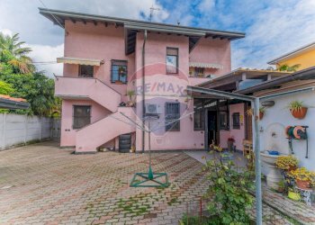 Casa all\'aperto - Casa semi indipendente Via Montello
 
21, Fagnano Olona - foto 54