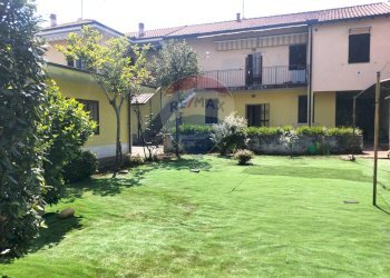 Giardino - Casa indipendente Via Monte Grappa, Magenta - foto 2