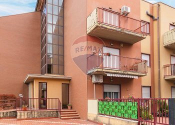 Edificio all\'aperto - Quadrilocale Via Paolo Orsi
 
33, Mascali - foto 18