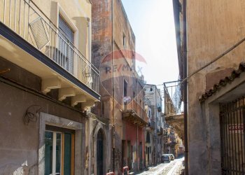 Edificio all\'aperto - Casa indipendente via dottor rizzo
 
22, Biancavilla - foto 9