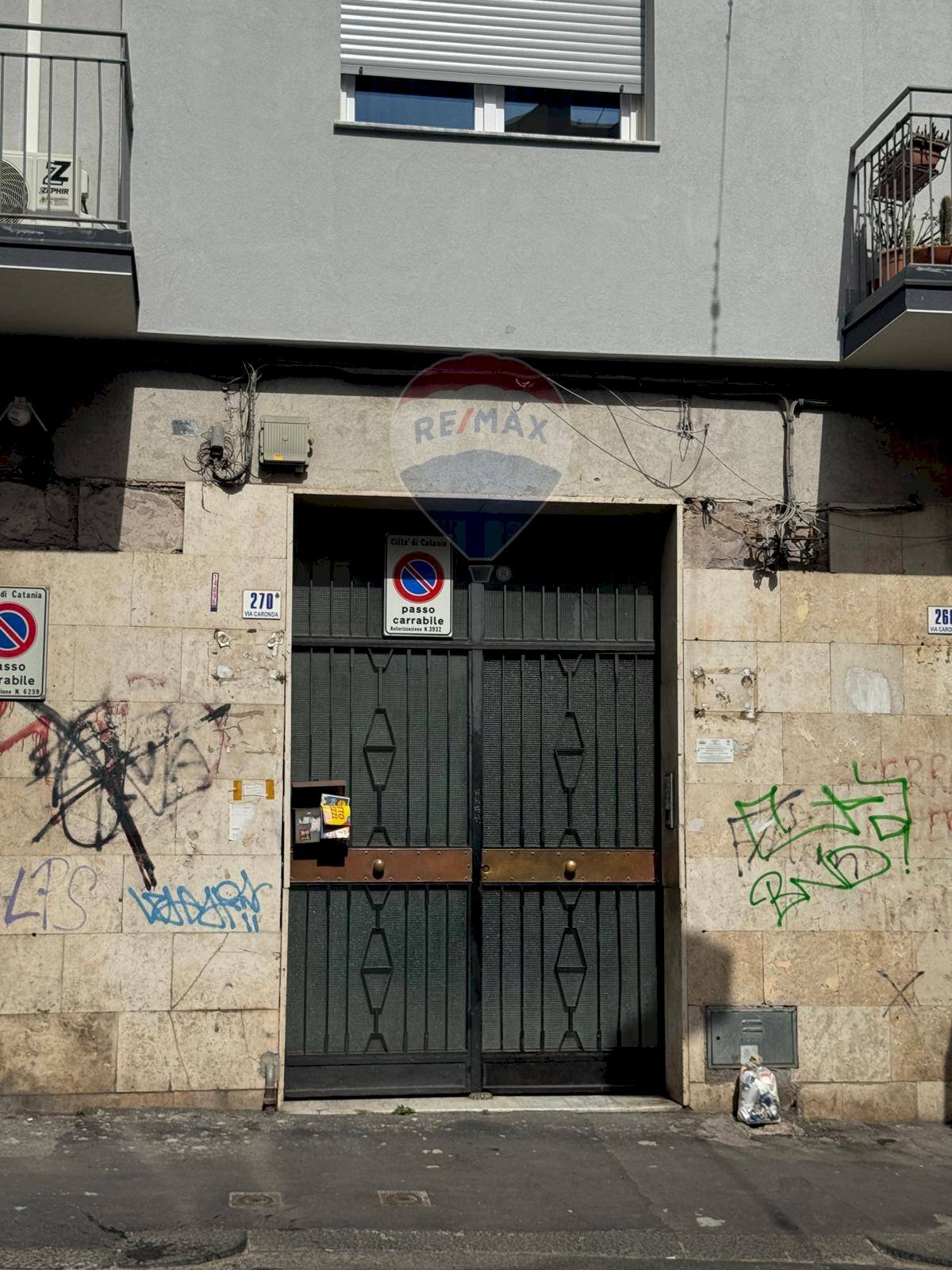 Edificio all\'aperto - Box VIA CARONDA
 
270 B, Catania - foto 1