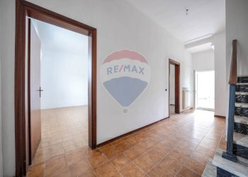 Hall / corridoio - Casa indipendente Via Del Lavoro
 
19, Tresignana - foto 3