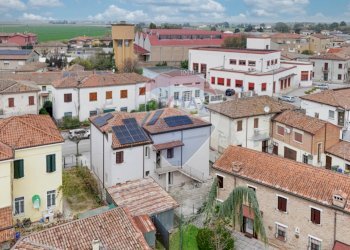 Edificio all\'aperto - Casa indipendente Via Del Lavoro
 
19, Tresignana - foto 39