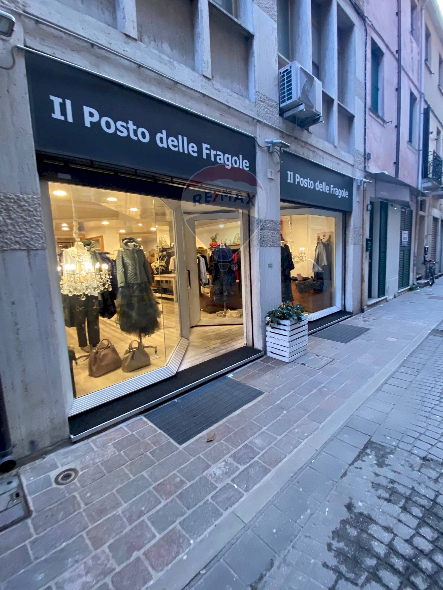 Edificio all\'aperto - Attività Commerciale Via Grimani
 
4, Rovigo - foto 2